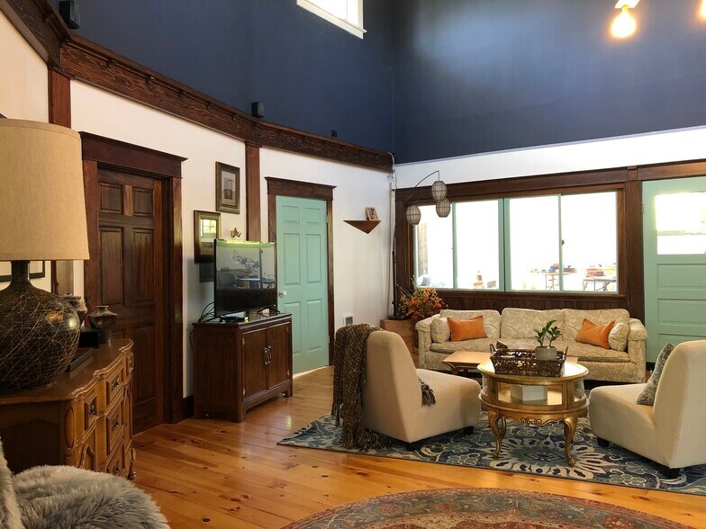 More Photos Of 7809 NE Everett St, Portland Religious Facility For Sale