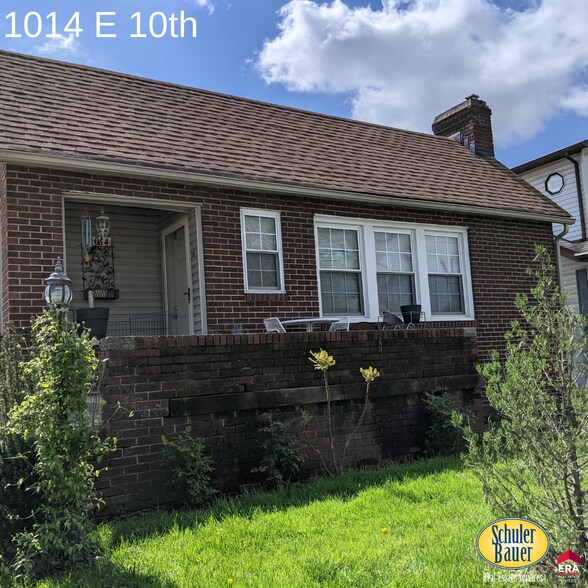 Primary Photo Of 1014 E 10th St, Jeffersonville Office Residential For Sale