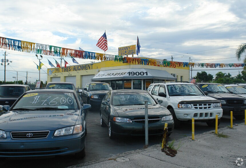More Photos Of 19001 NW 2nd Ave, Miami Auto Dealership For Lease