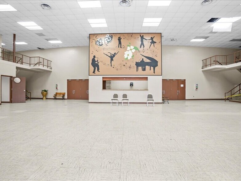 More Photos Of 1819 Spring St, Palestine Specialty For Sale