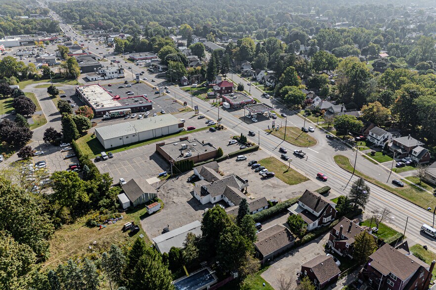 More Photos Of 139 Queensway W, Simcoe Hotel For Lease