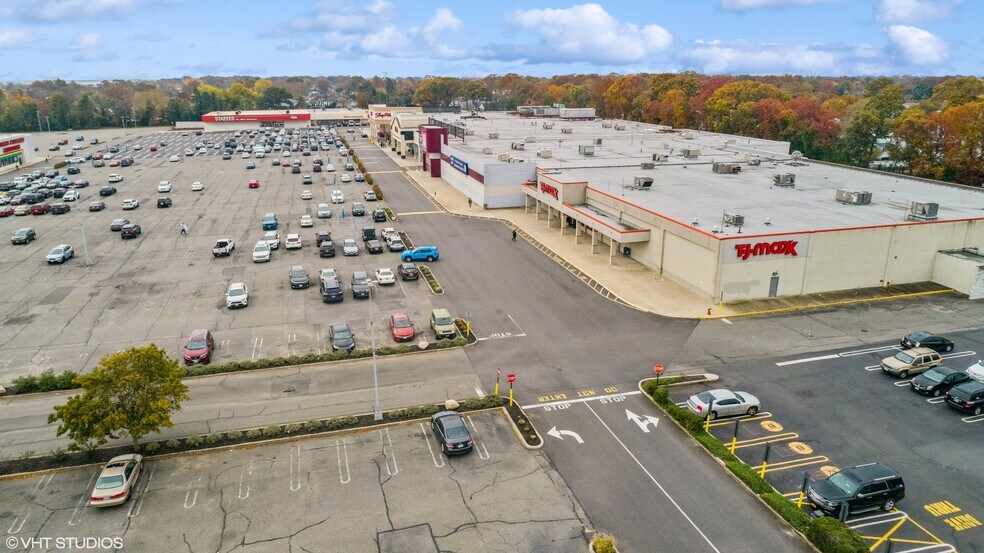 More Photos Of 5500 Sunrise Hwy, Massapequa Unknown For Lease