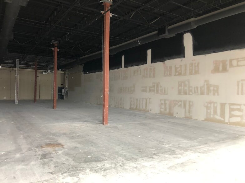 More Photos Of 8628 N Boardwalk Ave, Kansas City Unknown For Lease