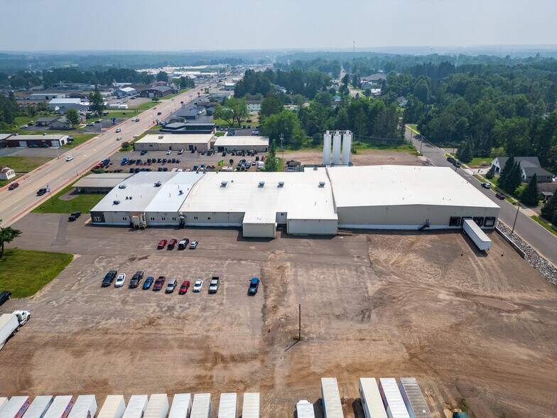 More Photos Of 531 N 8th St, Medford Distribution For Sale