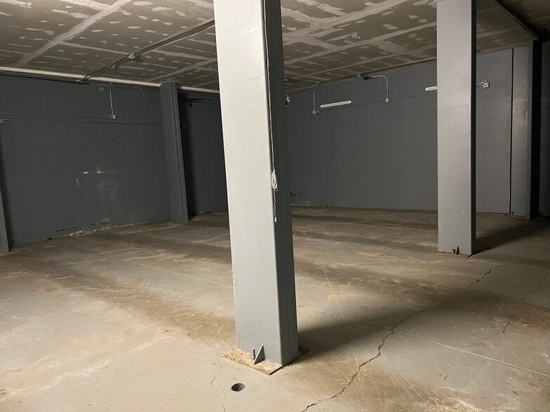 More Photos Of 4800 Bissell Ave, Richmond Manufacturing For Sale