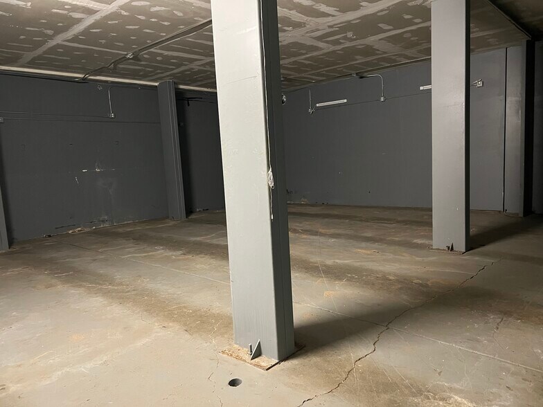 More Photos Of 4800 Bissell Ave, Richmond Manufacturing For Sale