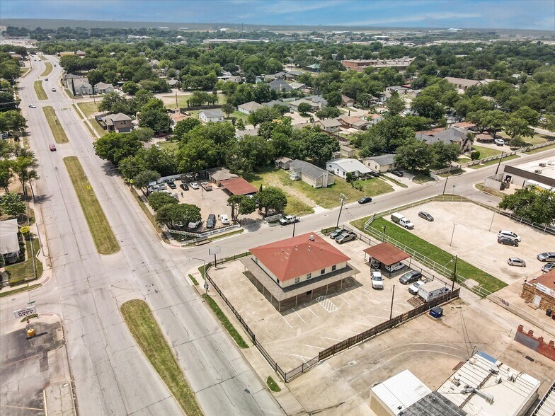More Photos Of 1201 E Long Ave, Fort Worth General Retail For Sale