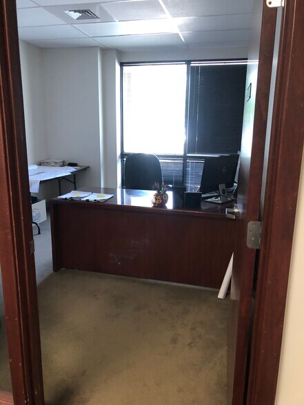 More Photos Of 1848 Charter Ln, Lancaster Office For Lease