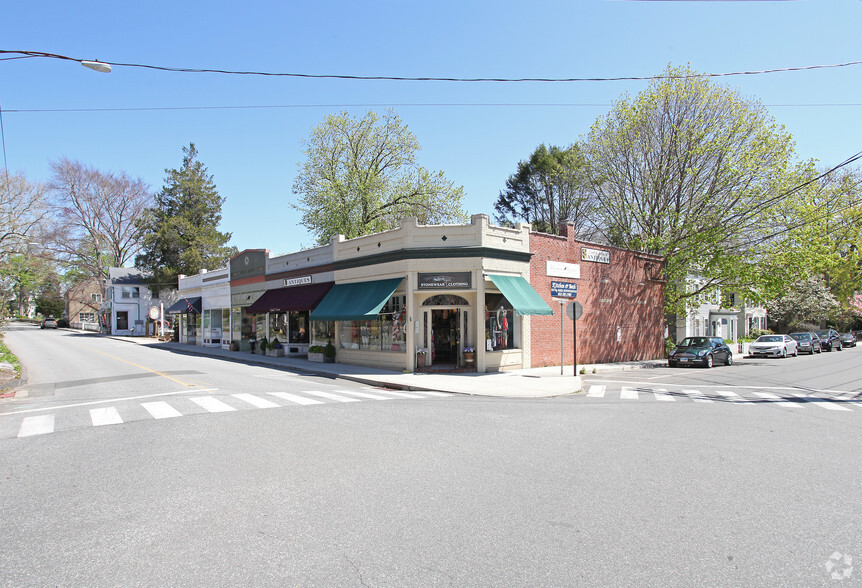 Primary Photo Of 1-3 N Main St, Essex Storefront For Lease