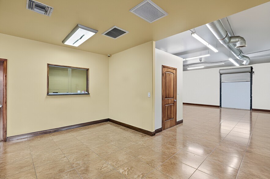 More Photos Of 4204 W Burbank Blvd, Burbank General Retail For Sale