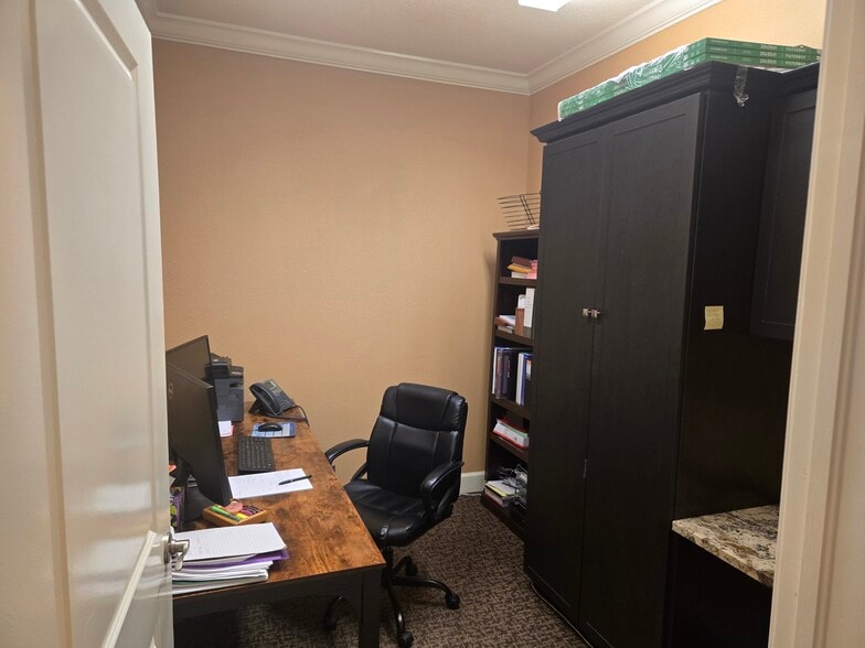 More Photos Of 6314-6324 S US 301, Riverview Office For Lease