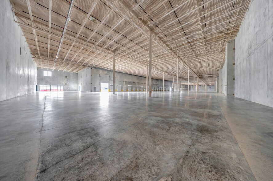 More Photos Of 14101 NW 112th Ave, Hialeah Gardens Warehouse For Lease