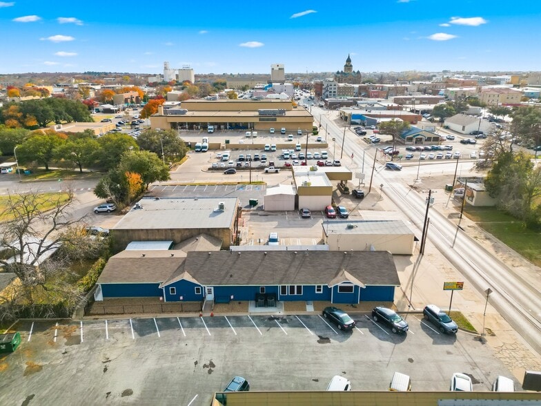 More Photos Of 516 N Locust St, Denton Daycare Center For Lease
