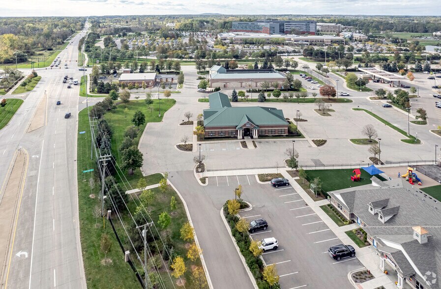 More Photos Of 47500 Grand River Ave, Novi Bank For Lease