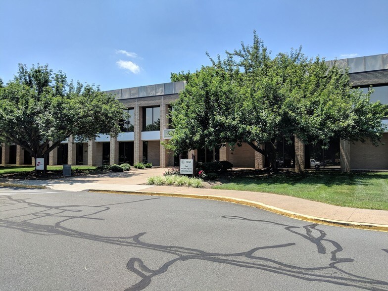 More Photos Of 1930 Isaac Newton Sq, Reston Office For Lease