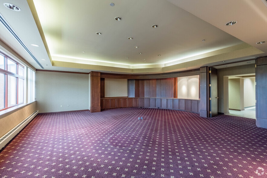 More Photos Of 615 Epsilon Dr, Pittsburgh Light Manufacturing For Sale