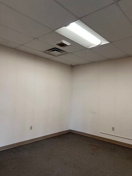 More Photos Of 209 River Dr, Irvine General Retail For Sale