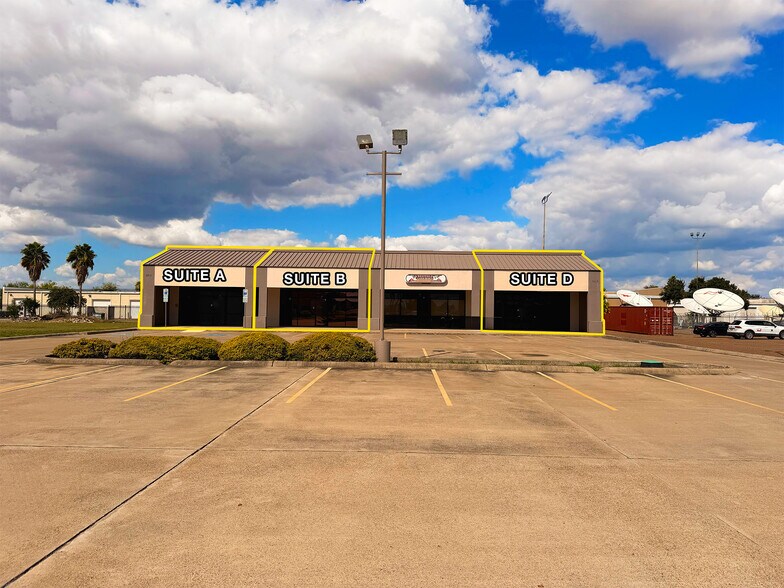Primary Photo Of 1401 E Hackberry St, McAllen Showroom For Lease