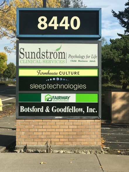 More Photos Of 8440 SE Sunnybrook Blvd, Clackamas Medical For Lease