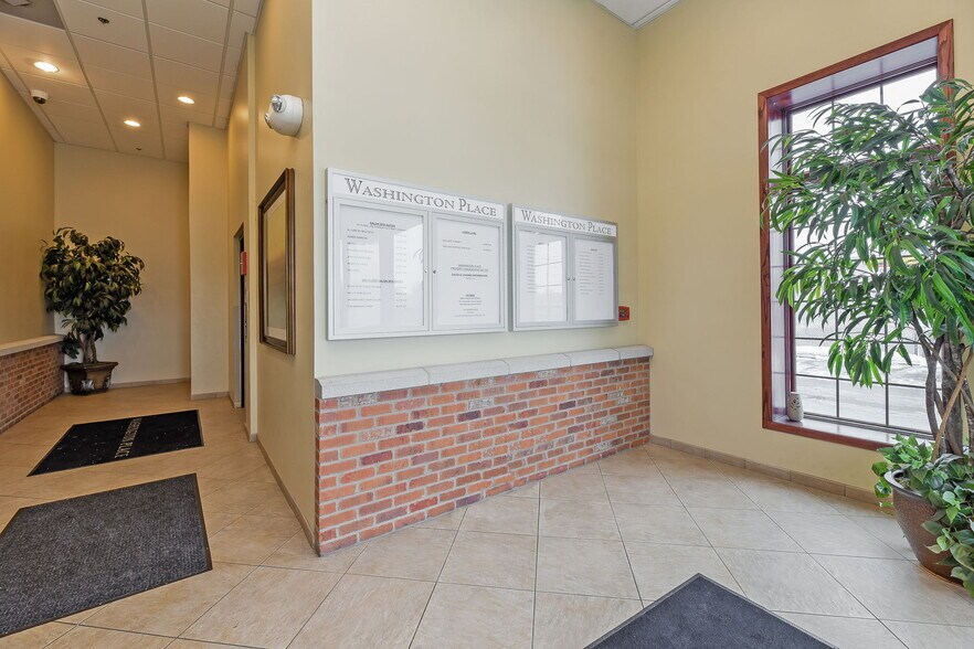 More Photos Of 123 W Washington St, Oswego Office For Lease