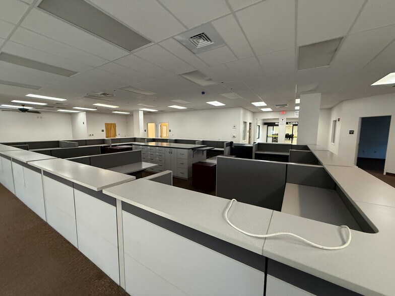 More Photos Of 6451 North W St, Pensacola Office For Sale