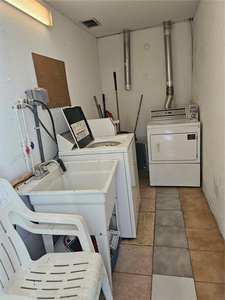 More Photos Of 106 E Tarpon Ave, Tarpon Springs Apartments For Sale