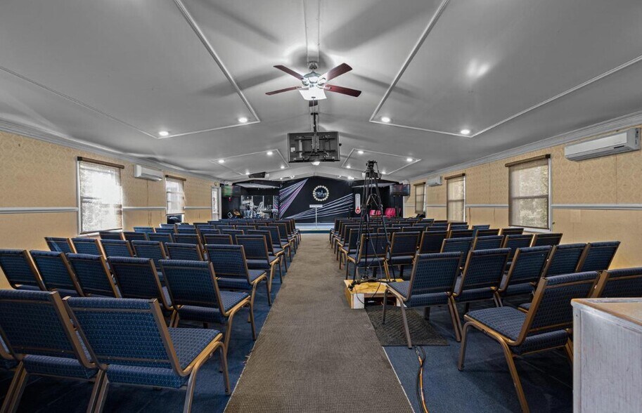 17604 Washington Grove Ln, Gaithersburg, MD 20877 Religious Facility