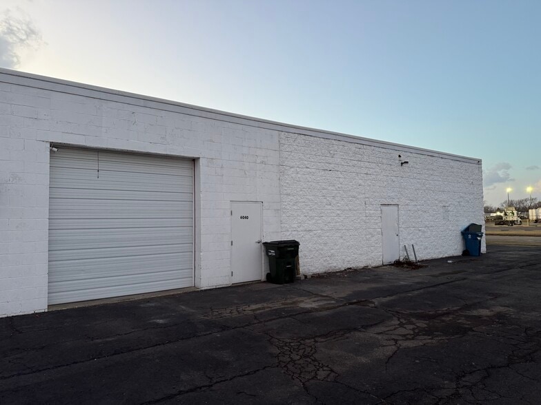 More Photos Of 6040-6058 Executive Blvd, Huber Heights Light Distribution For Lease