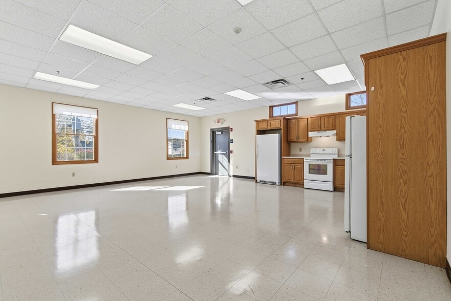 More Photos Of 86 Coraopolis Rd, Coraopolis Medical For Sale