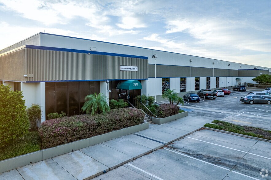More Photos Of 7300-7356 Greenbriar Pky, Orlando Unknown For Lease