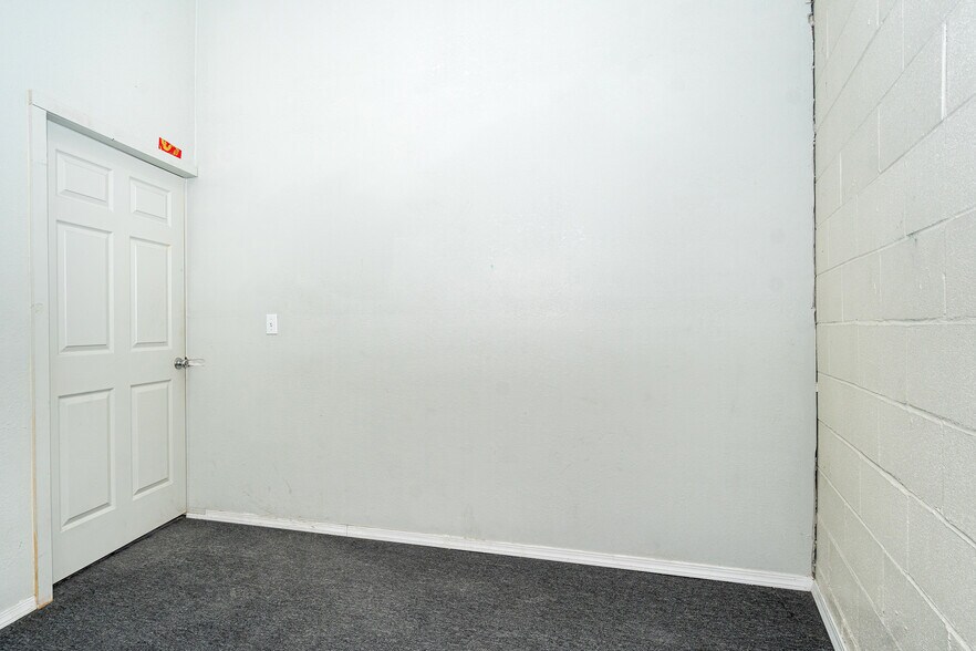 More Photos Of 539 N Tower Ave, Centralia Office For Sale