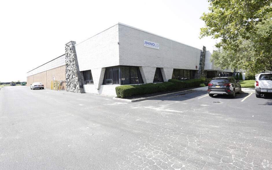 More Photos Of 220-224 Sherwood Ave, Farmingdale Warehouse For Lease
