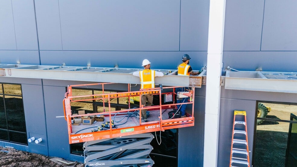 More Photos Of 1352 N Fiesta Blvd, Gilbert Distribution For Lease