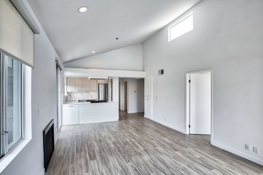 More Photos Of 8600 Burton Way, Los Angeles Apartments For Sale