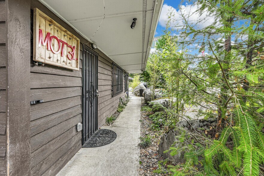 More Photos Of 44618 State Route 20, Concrete Hotel For Sale