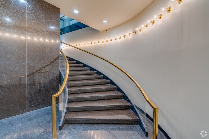 More Photos Of 321 S Boston Ave, Tulsa Office For Lease