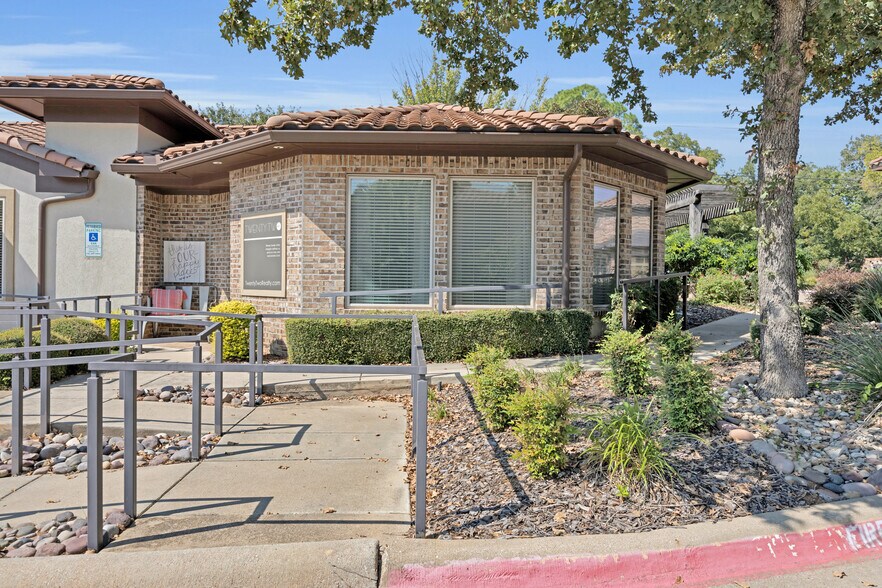 More Photos Of 550 N Walnut Creek Dr, Mansfield Office Residential For Sale