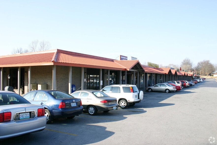 More Photos Of 2900 E Sunshine St, Springfield Unknown For Lease