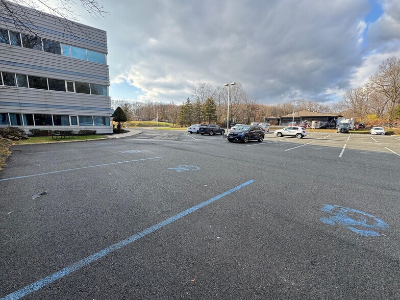 More Photos Of 1 Corwin Ct, Newburgh Medical For Lease
