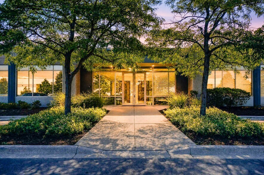 More Photos Of 2350 Ravine Way, Glenview Medical For Lease