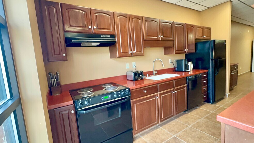 More Photos Of 1014 S Main St, Nicholasville Office For Sale