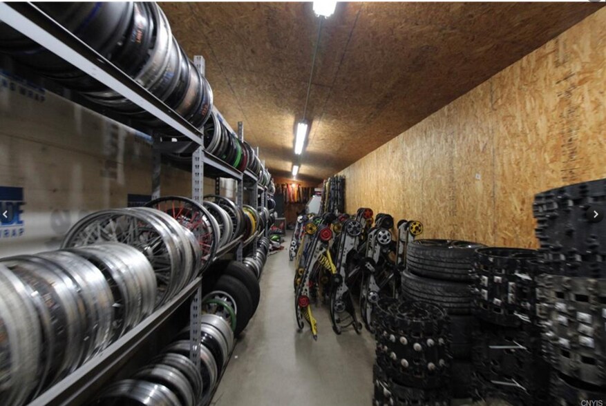 More Photos Of 585 S Main St, Central Square Auto Dealership For Sale