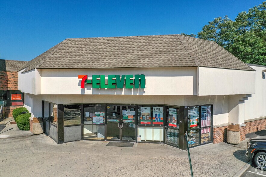 More Photos Of 206-216 Glen Cove Ave, Glen Cove Unknown For Lease