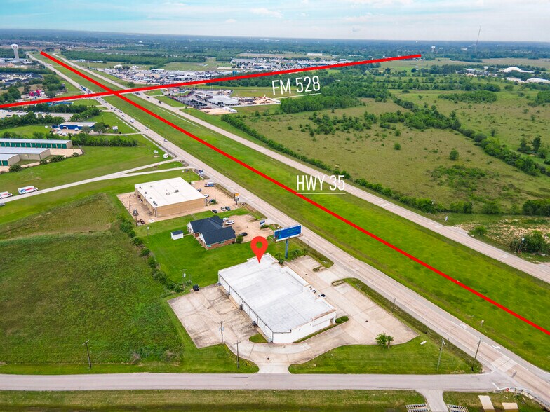 More Photos Of 2101 Highway 35 Byp N, Alvin General Retail For Lease
