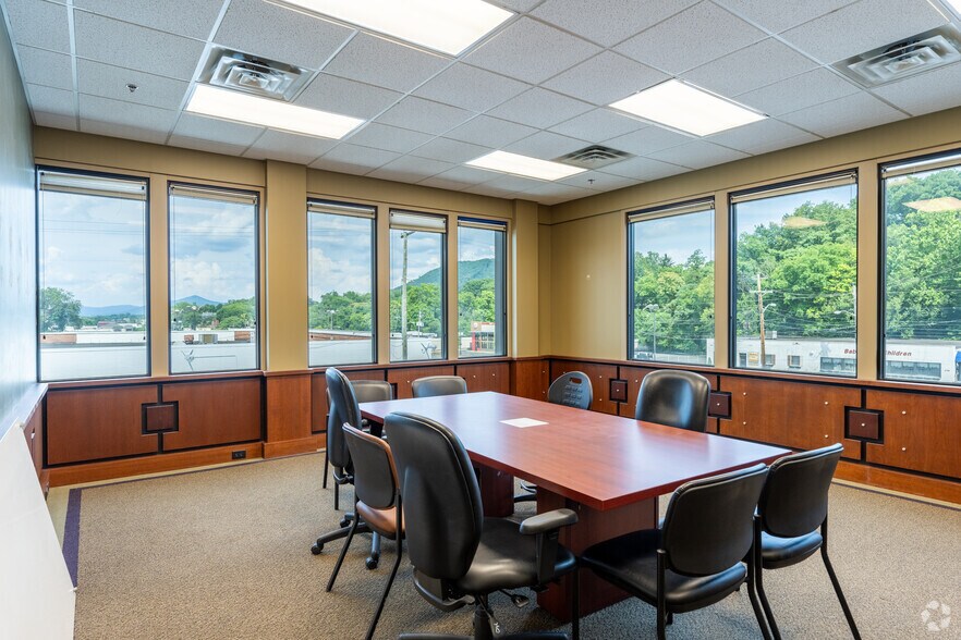 More Photos Of 2727 Franklin Rd SW, Roanoke Medical For Sale