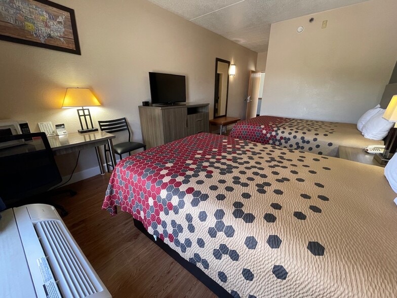 More Photos Of 150 Browns Ferry Rd, Chattanooga Hotel For Sale