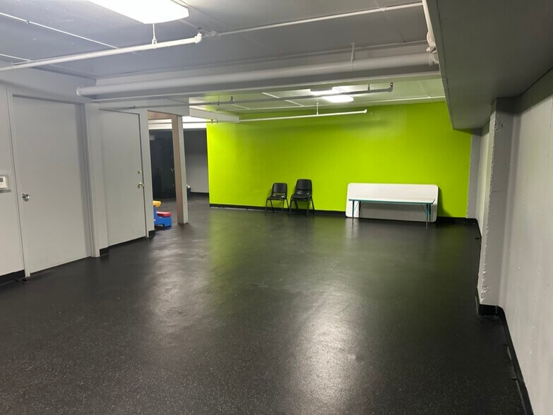 More Photos Of 904 Four Seasons Rd, Bloomington Specialty For Sale