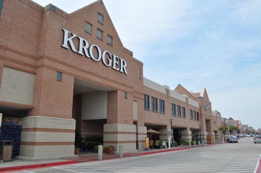 Primary Photo Of 7447-7505 N MacArthur Blvd, Irving General Retail For Lease