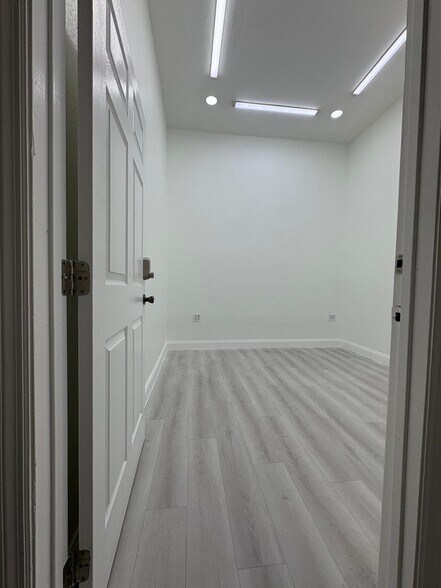 More Photos Of 6708-6716 W Flagler St, Miami Office For Lease