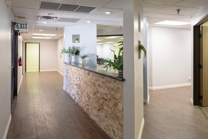 More Photos Of 5430 W Sahara Ave, Las Vegas Office For Lease